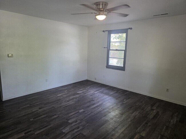 Foto del edificio - 225 SE Grandview Ave