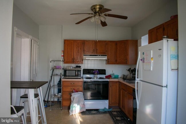 Building Photo - 605 Bridge St