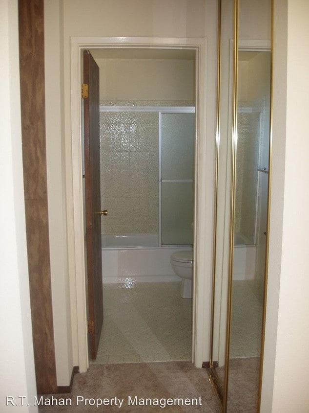 Building Photo - 211-237 Brosnan Ct
