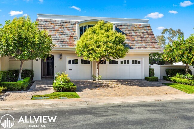 Foto del edificio - Stunning 3 Bedroom + Bonus Room 3.5 Bath A...