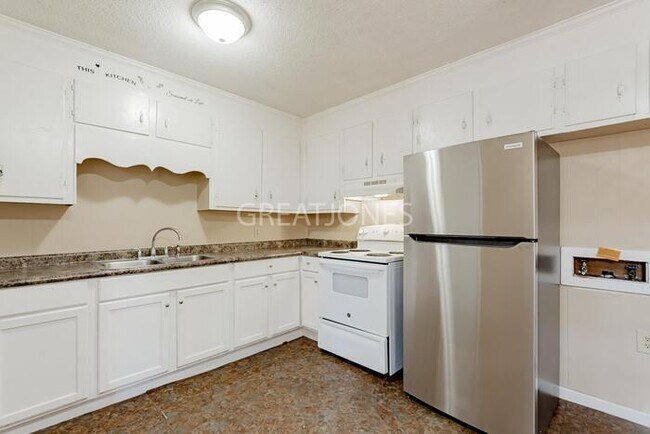Foto del edificio - 212 Foxhunt Rd