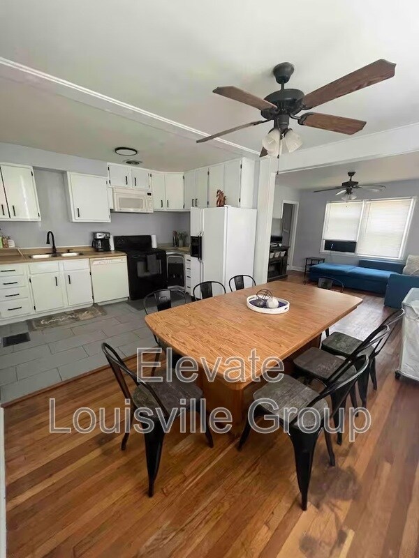 Building Photo - 3320 Oleanda Ave