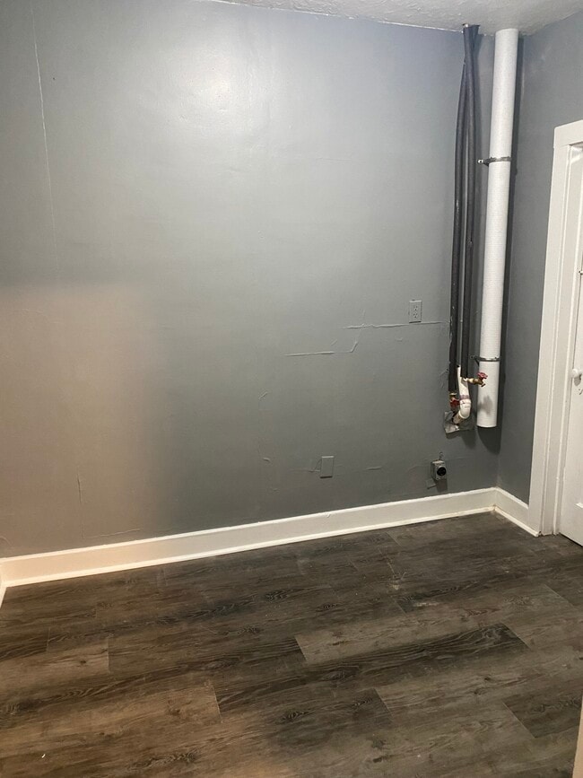 Building Photo - 103 W Main St