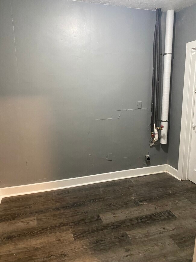 Foto del edificio - 103 W Main St