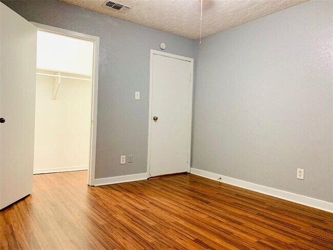 Building Photo - 7513 Lockwood Dr