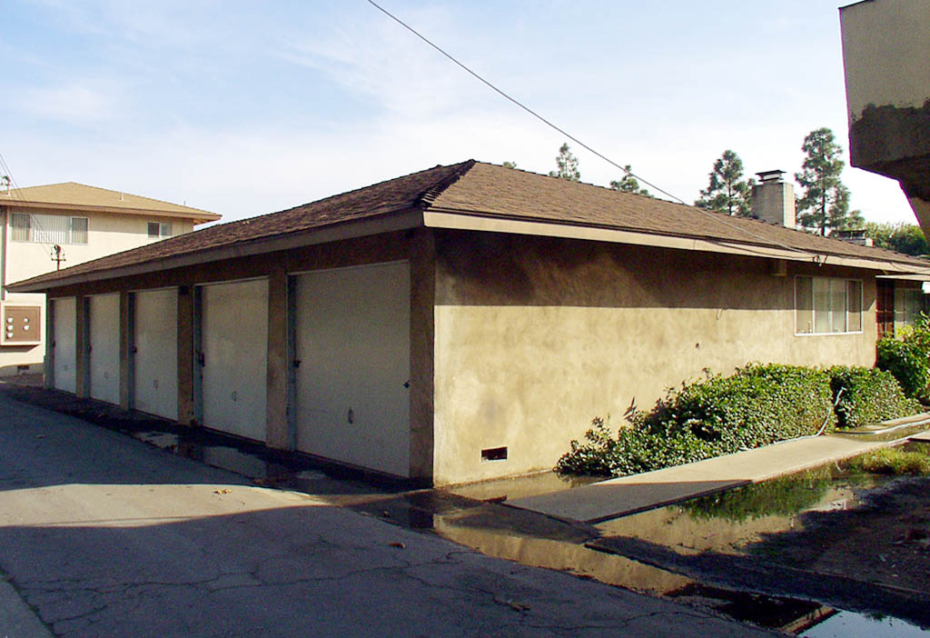 Alternate view - 9831 Central Ave