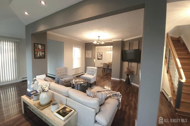 Building Photo - 425 W Broad St