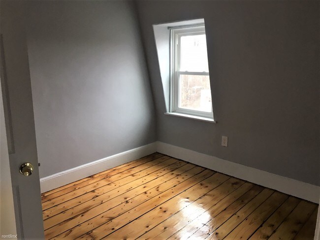 Building Photo - 241 Wickenden St