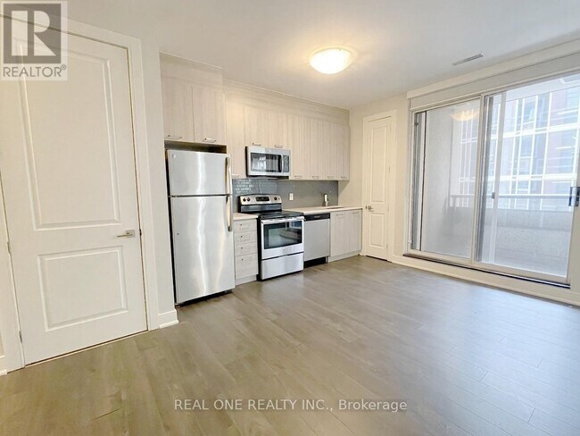 Photo du bâtiment - 150 Main St W