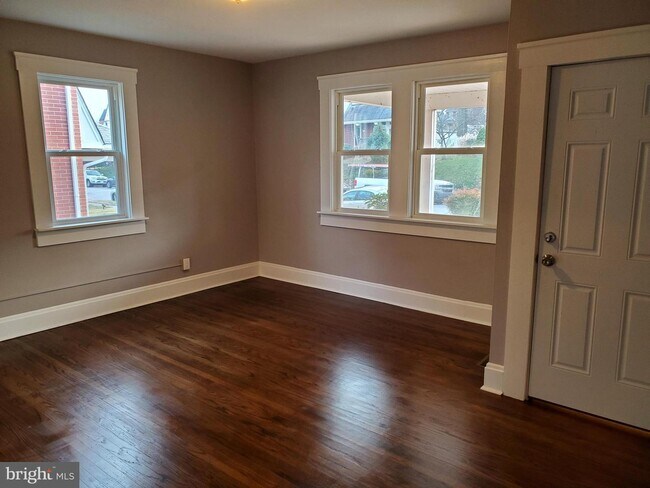 Building Photo - 1111 Elm Ridge Ave