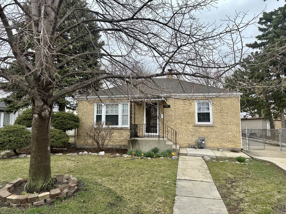 9524 Hacke Ln, Franklin Park, IL 60131 House Rental in Franklin Park