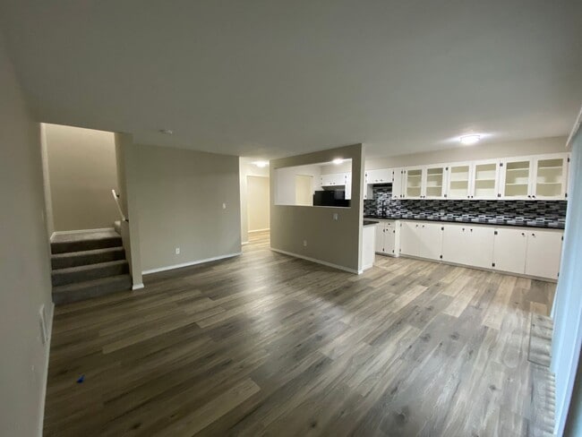 Foto del edificio - Contemporary 2 Bedroom / 1.5 Bath in Charming Cliff-Cannon Suburb