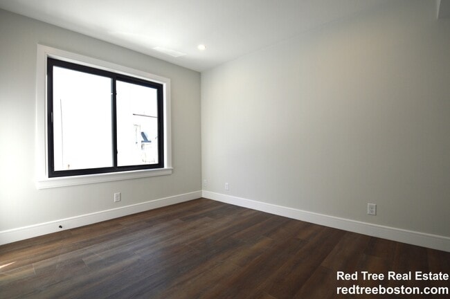 Building Photo - 25 Hunnewell Ave