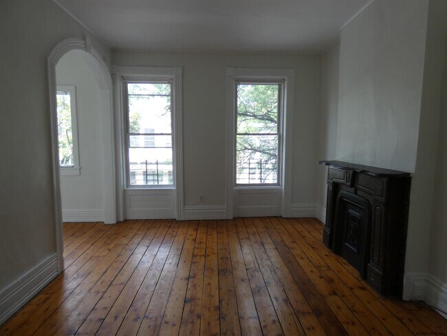 Foto del edificio - 3208 6th Ave