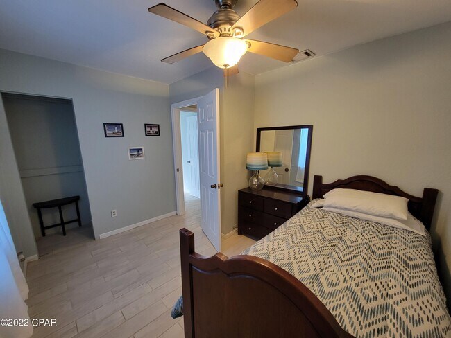 Foto del edificio - 5818 Hilltop Ave