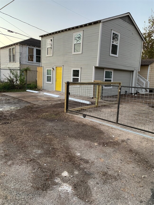 Building Photo - 4601 1/2 Hain St