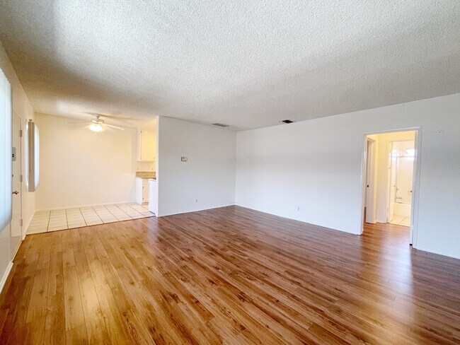 Building Photo - 266 S El Molino Ave