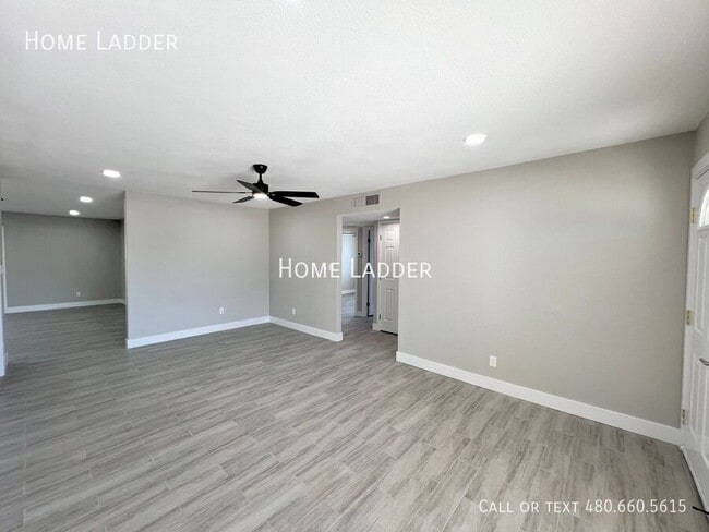 Building Photo - 1534 W Comstock Dr