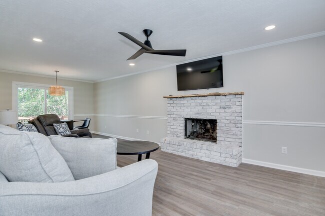 Foto del edificio - 4227 Waylon Dr