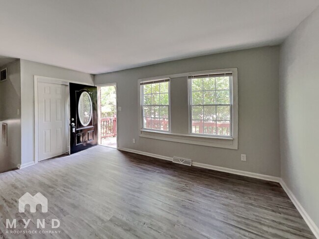 Foto del edificio - 524 E Millbrook Rd