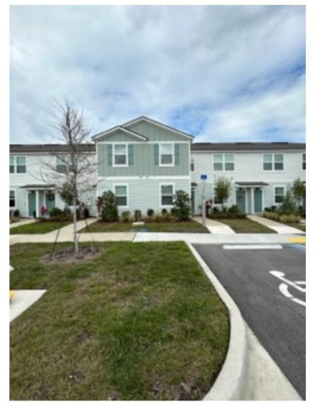 Foto principal - Brand New 3 Bedroom 2.5 Bath Townhome in S...