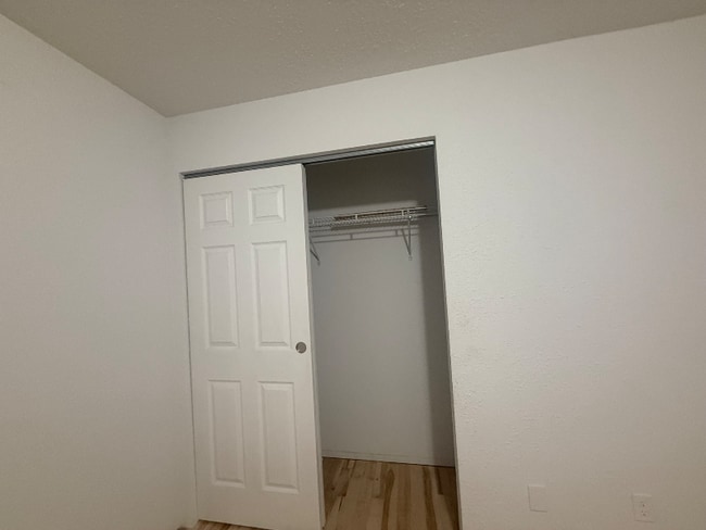 Foto del edificio - 1565 N Summit Rd