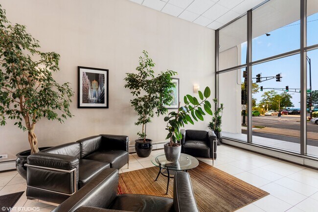 Foto del edificio - 6166 N Sheridan Rd Unit 8G