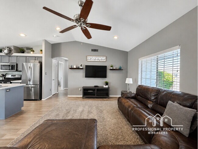Building Photo - For Rent: 3-bedroom, 2-bathroom home in Mesa Del Sol