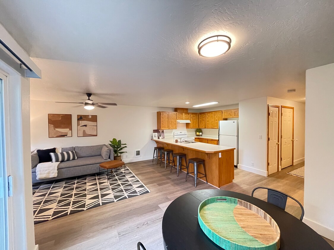 Living/Kitchen - 472 Autumn Ave