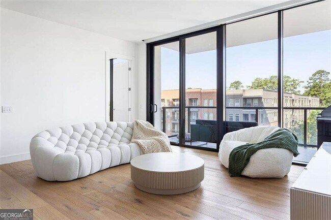 Foto del edificio - 2425 Peachtree Rd NE