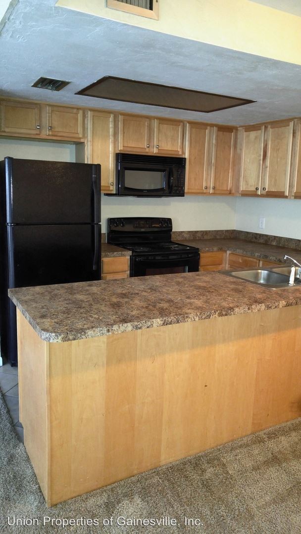 Building Photo - 4121 SW 31st Dr