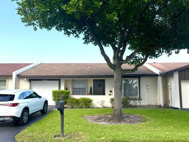 Foto del edificio - 15860 Laurel Oak Cir