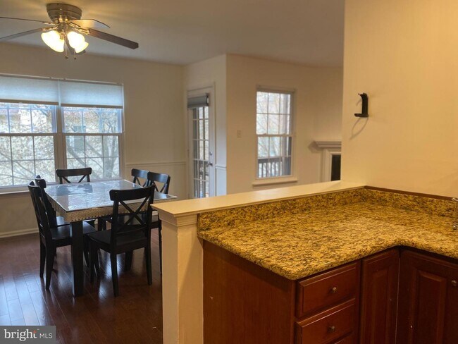 Building Photo - 6 Pin Oak Ct