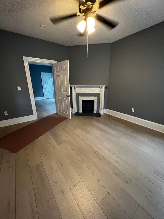 Building Photo - 104 Devon St