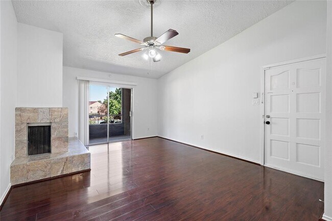 Building Photo - 10555 Turtlewood Ct