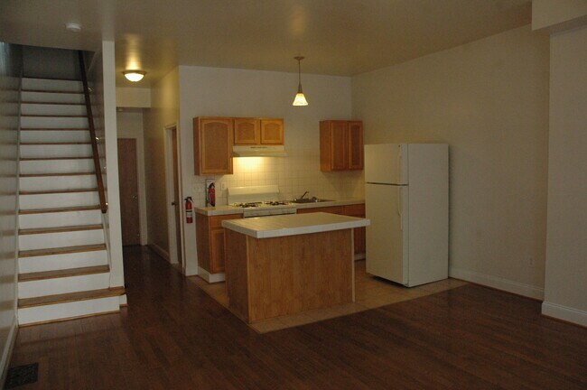 Kitchen - 1134 W Nevada St