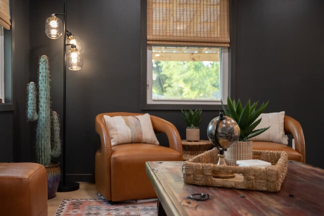 Building Photo - 308 Dunn St