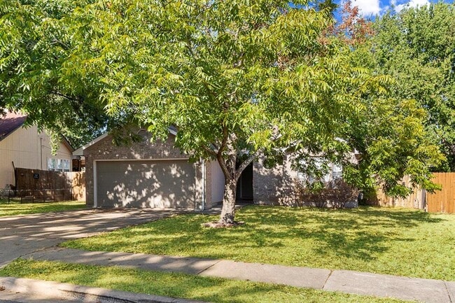Building Photo - 2305 Wright Cir