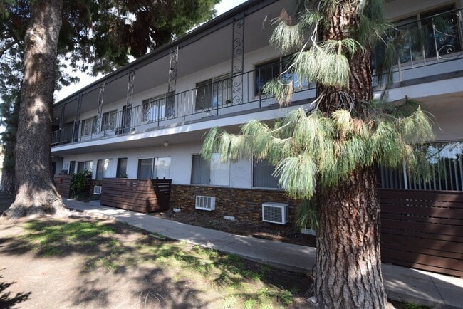 Foto del edificio - 12142 Burbank Blvd