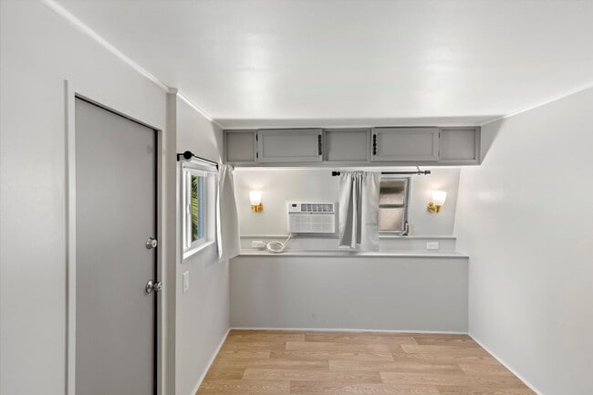 Building Photo - Bright & Newly Renovated 1-Bedroom Rental
