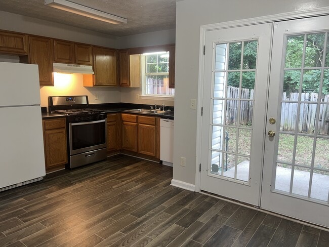 Building Photo - 2352 Wellington Cir