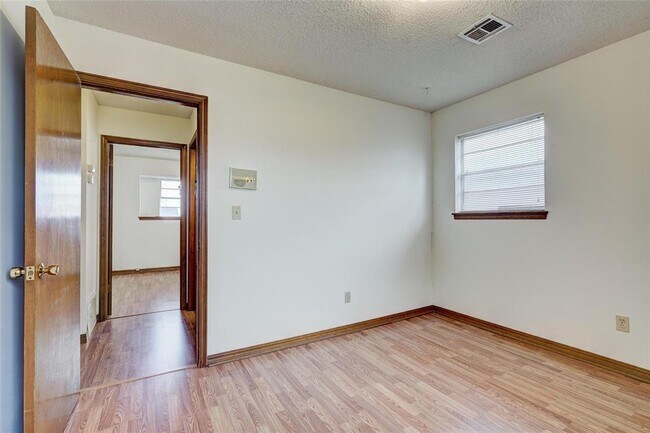 Foto del edificio - 1308 NE 25th St