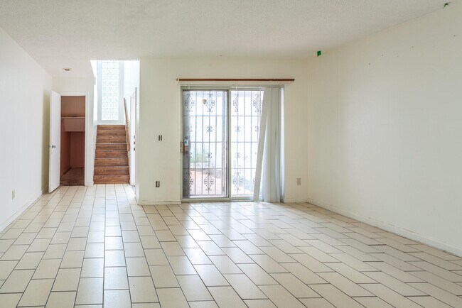 Foto del edificio - 5080 Elmhurst Rd