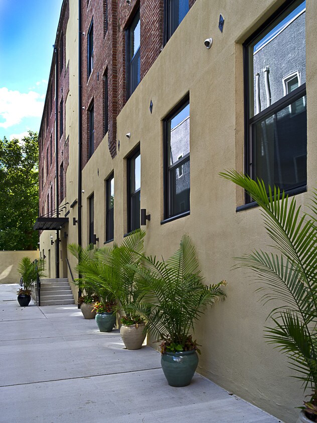 Primary Photo - 1133 N 4th St