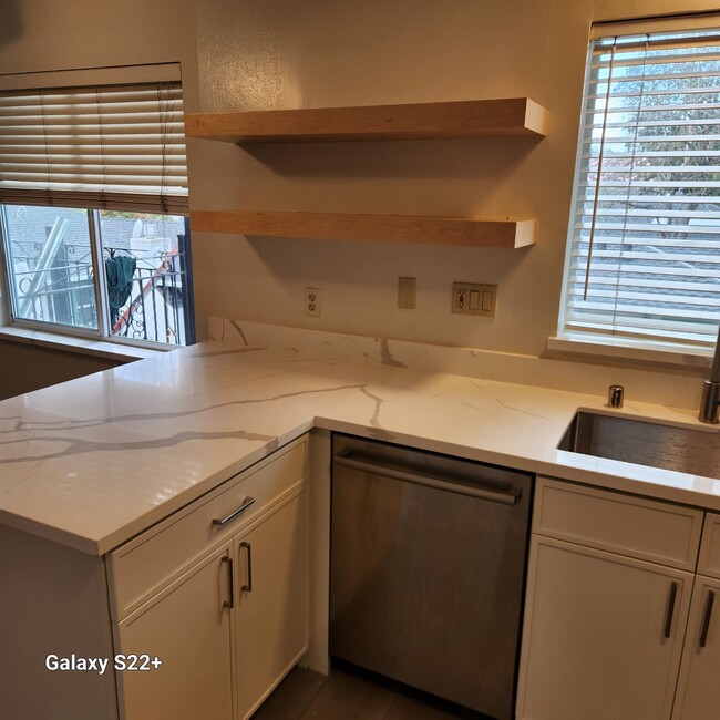 Building Photo - 1025 Mallet Ct