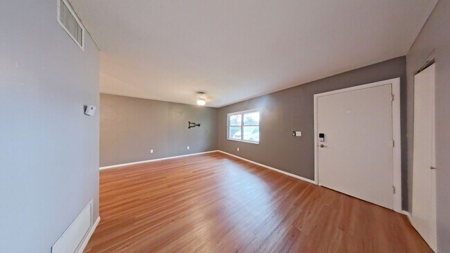 Foto del edificio - Charming 3-Bedroom Home for Rent in Winter...