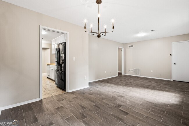 Building Photo - 5846 Bobbin Ln