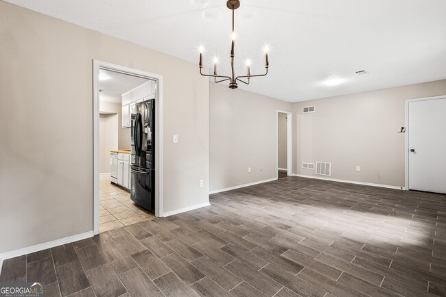 Foto del edificio - 5846 Bobbin Ln