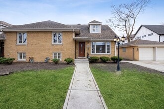 Building Photo - 4413 Clausen Ave