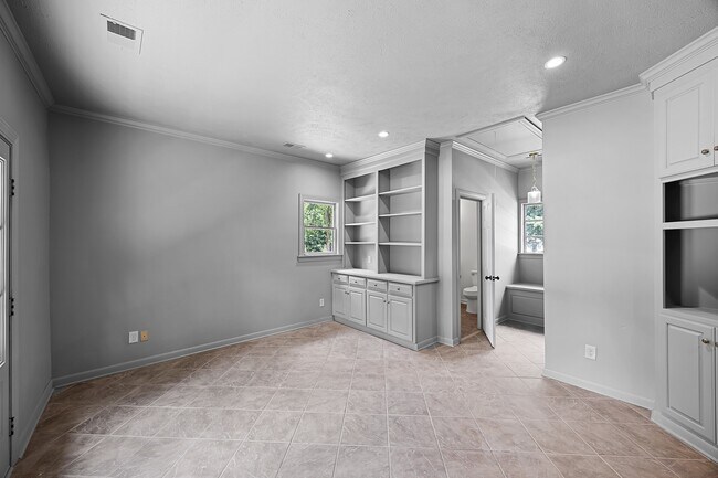 Foto del edificio - 2 Northwood Ave